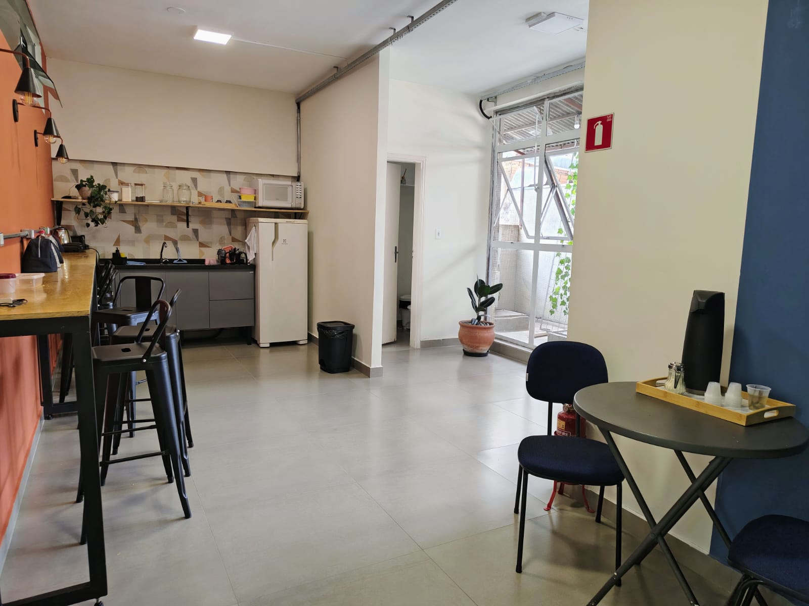 Ambiente de lazer e receição da escola Habitus