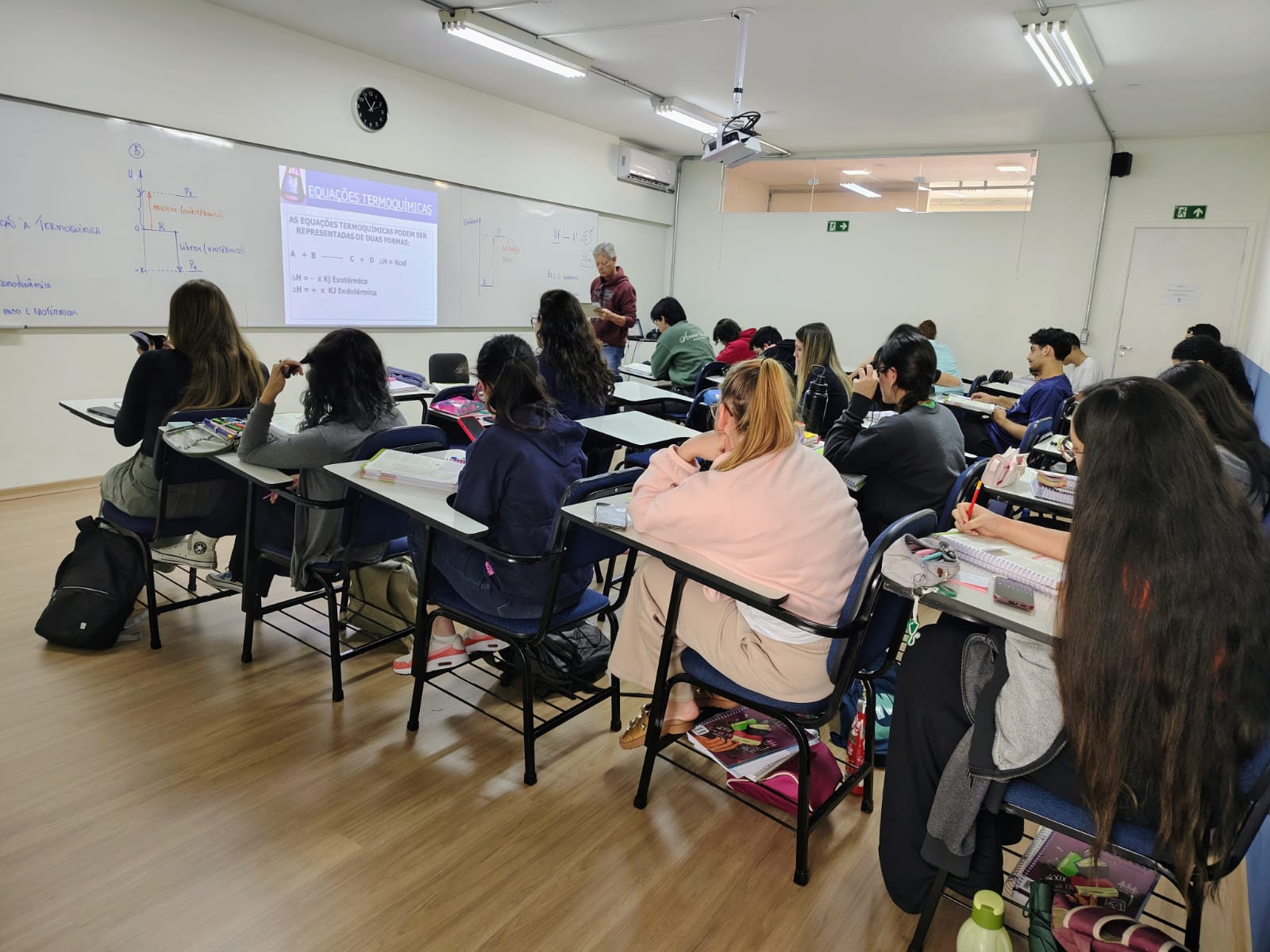 Estudantes em sala de aula Habitus